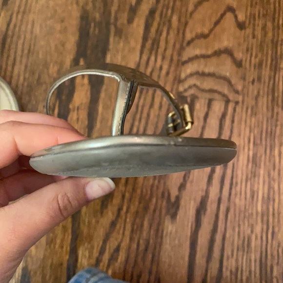 Louis Vuitton "No Doubt" Vernis Thong Sandals 37 - Picture 8 of 17